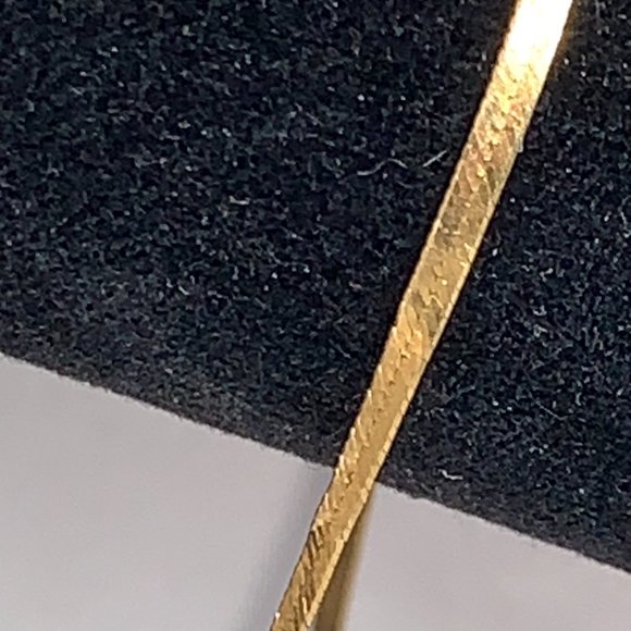 7 1/2 long 14 Kt Gold Herringbone Bracelet - Picture 6 of 10